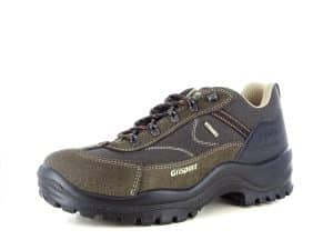 Calzatura da trekking realizzata in materiali di qualità. La tomaia è realizzata in camoscio naturale e tessuto tecnico. Il tessuto utilizzato è dotato di tecnologia "Gritex" , una membrana confortevole che protegge dal vento, mantiene i piedi asciutti e garantisce una maggiore protezione dall`acqua. La suoletta è estraibile. Il fondo della calzature è antiscivolo, leggero e robusto. Questo prodotto è adatto anche per il tempo libero, per l`escursionismo e per il lavoro.